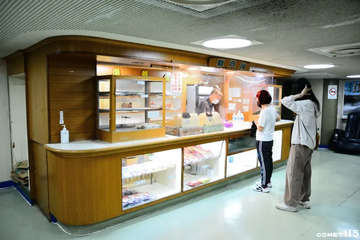 服務台可以買一些零嘴和飲料