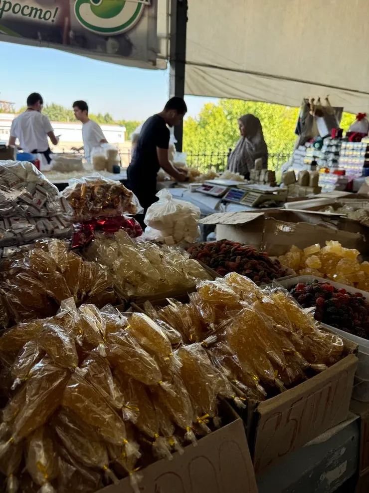 各式各樣的糖製品，圖為糖製成的攪拌棒