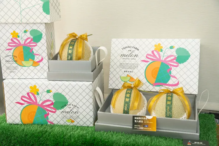 包裝場內陳列的阿露斯禮盒