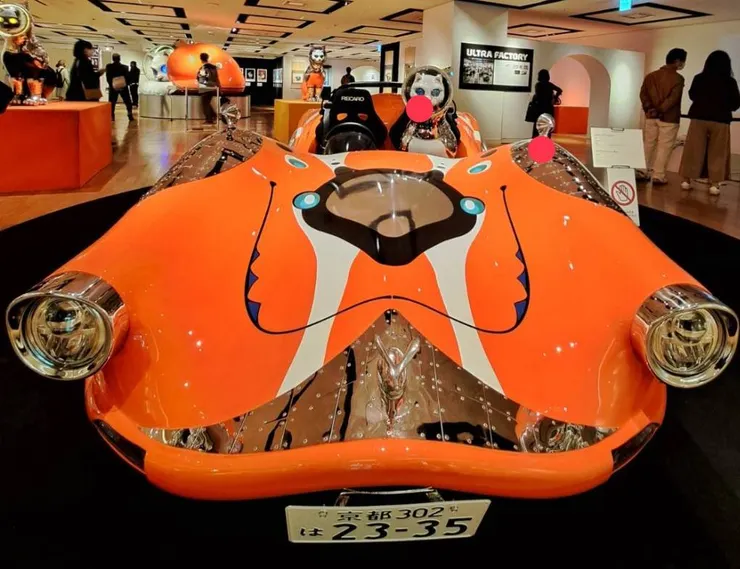 船貓電動車《SHIP’S CAT (Speeder)》(2023)/照片來源:NANA濕婦,2023年,攝於阪急梅田「SHIP’S CAT 展」。