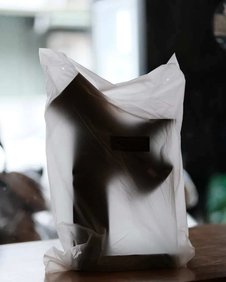 還未拆掉防塵袋的 Orbit 隱隱若現