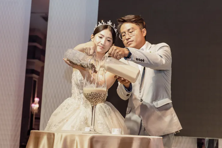 因為喜歡喝珍珠奶茶，將香檳塔改成珍奶塔