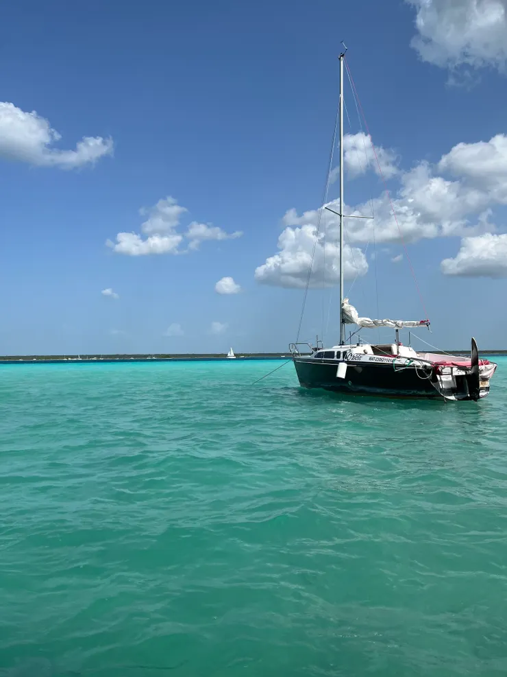 七彩湖，但加勒比海海水比較漂亮