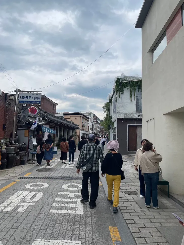 北村八景的周邊都是矮房子，我沒有特別查過，但應該是有禁止再建的規定，否則視野不會這麼開闊