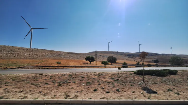 山丘上的風扇發電機