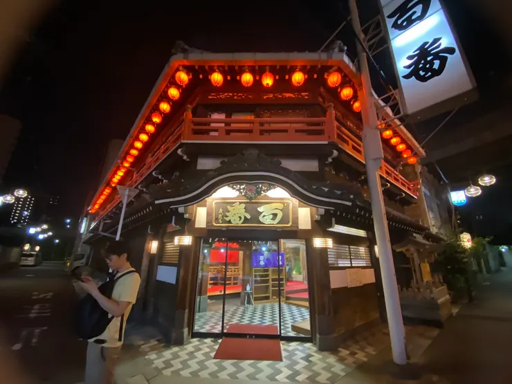 鯛吉百番門口留影