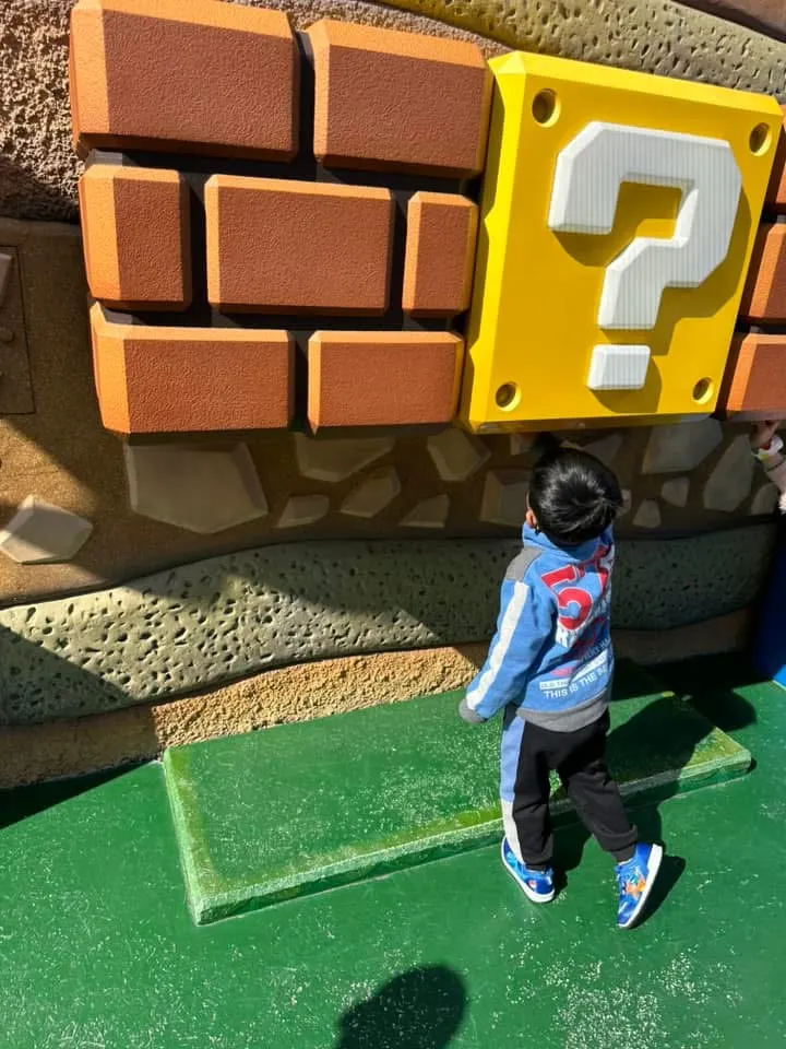 我們沒有買環球瑪利歐的計分手錶;兒子純粹用手在那邊體驗罷了!這是一個燒錢的樂園,慎!