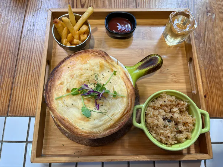 有魚有蝦奶油酥皮燉菜  310元