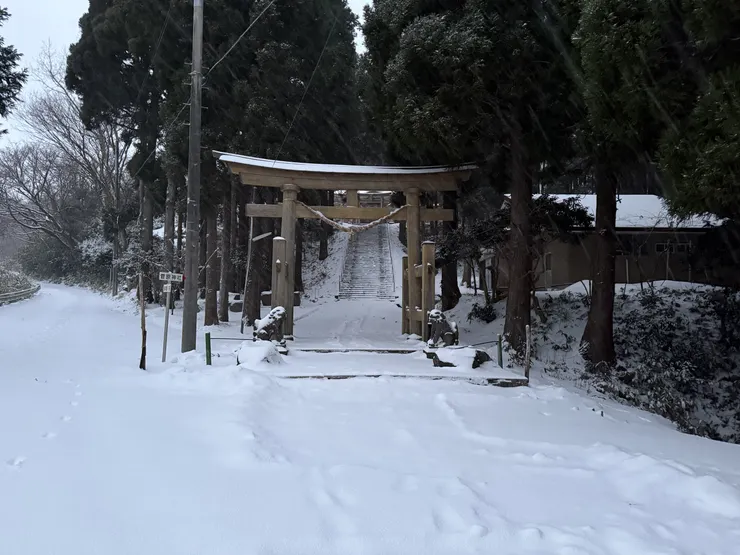 山上的菅原神社。