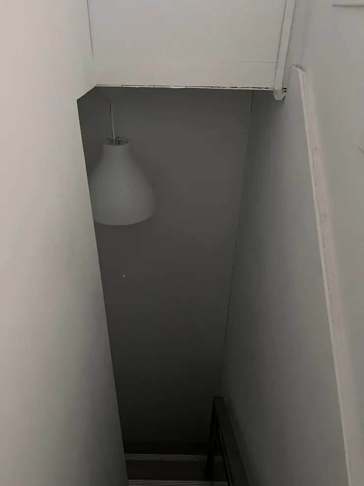 郭恩碩，《想清楚是件難事》，2022，木材、現成物、動力機械，依場地空間製作。