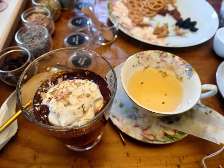 左邊是洛神花果凍