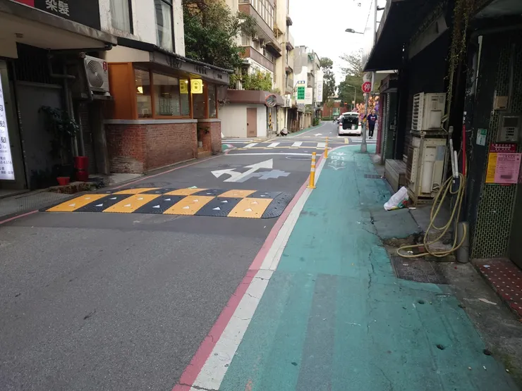 新生南路三段86巷的減速丘。