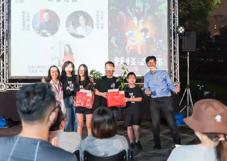 開幕片《妖怪森林》放映後與王世偉導演一家人大合照