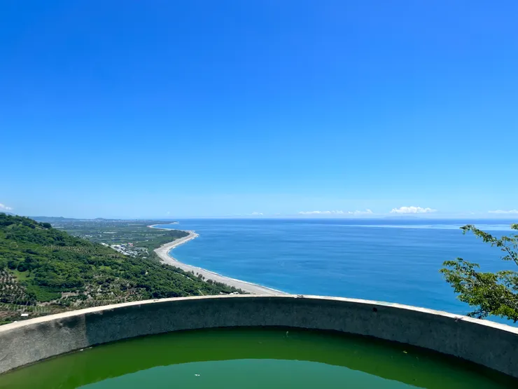 蓄水池(X)  天空織鏡(O)
