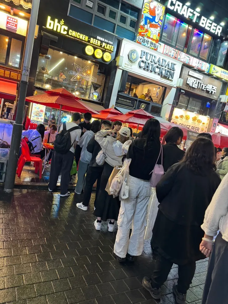 晚上10點還在排隊的BHC