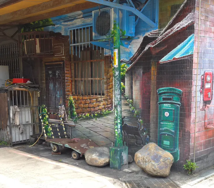 席慕蓉寫道：「在那棵開花的樹下，我已等了你五百年。」 我 站在那紅色電話旁，等了五分鐘，電話還不響！