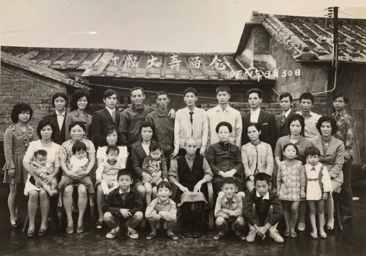 阿公他們那一個年代的照片（當時爸爸還是個稚嫩笑開懷的小男孩呢）