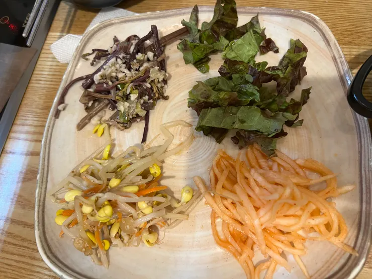 套餐的小菜們，都蠻好吃的