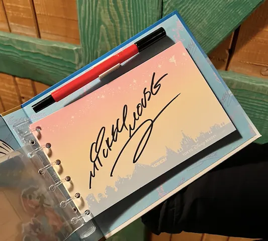 米奇簽名，有使用專屬簽名本