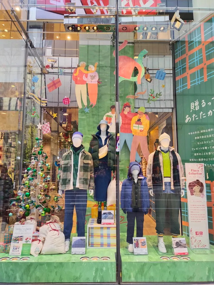 一樓右邊櫥窗走綠色路線