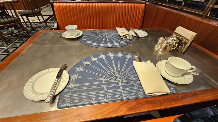 邱吉爾餐廳的餐墊好美!