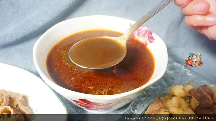 冬季暖鍋🍲牛骨高湯熬煮鍋底，搭配手炒香料與牛四喜底料|第一牛