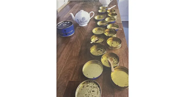 魚子醬搭茶測試現場（截自《訪茶》）