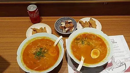 [異國美食]令人噴香的一碗新加坡樂天餐飲集團來的拉麵，集合鮮