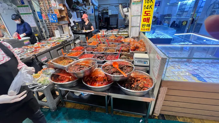 泡菜看起來都紅通通