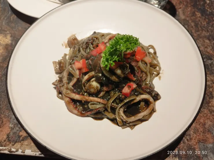 烏賊墨海鮮扁麵