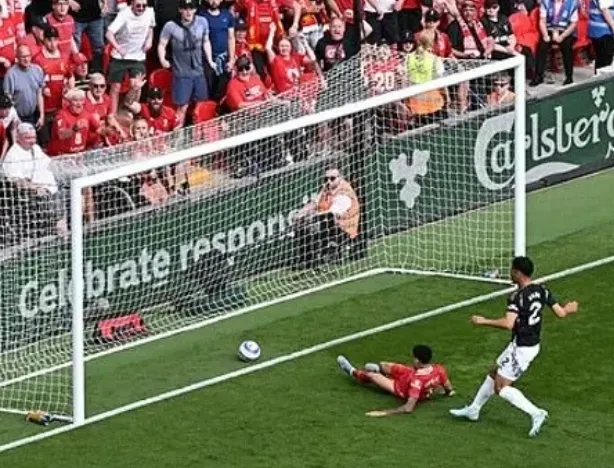 路爾斯戴亞斯飛鏟入網助利物浦領先2:0