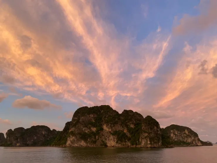 船上美麗的夕陽