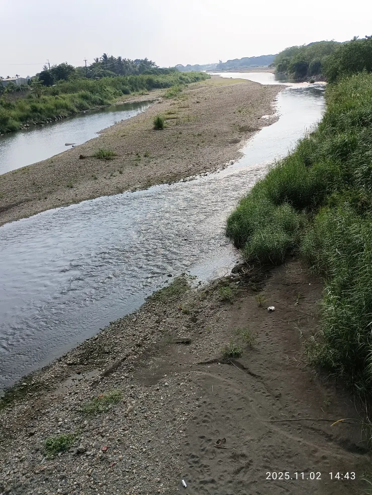 水流沙遠無行跡