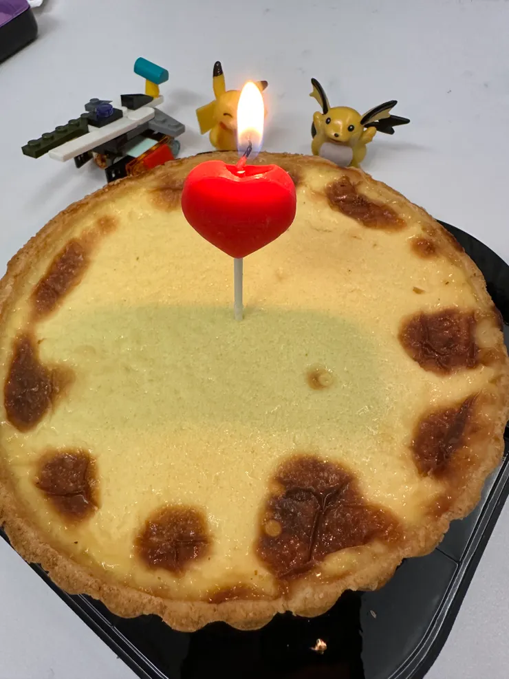 全聯的派,吃起來很像布丁味道