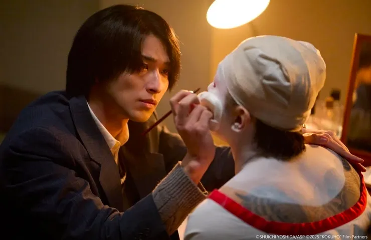 出自ig，我好喜歡這一段，俊介幫抖得畫不了妝的喜久雄畫眉