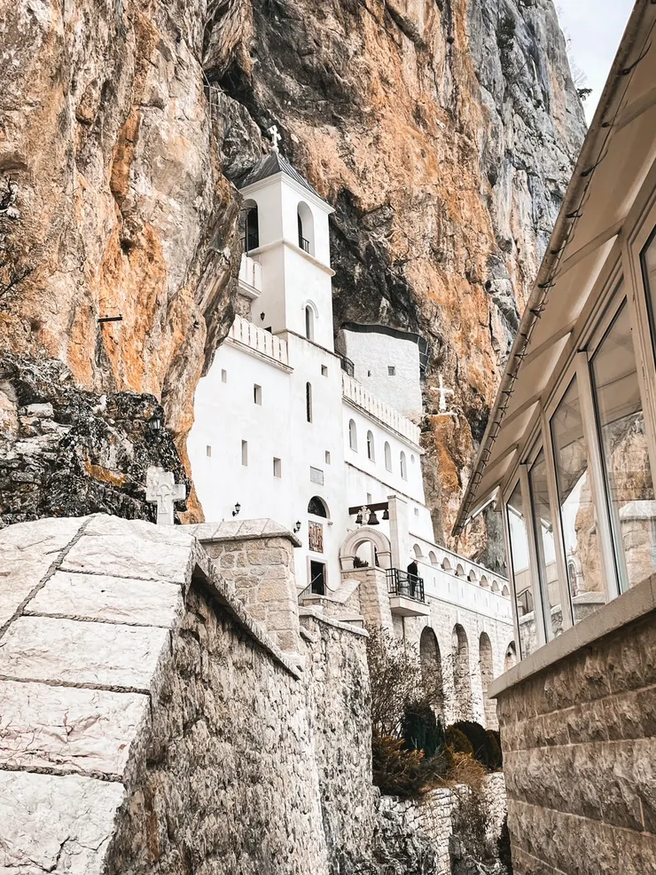 奧斯特洛修道院 ( Ostrog Monastery ), shot by Emma.