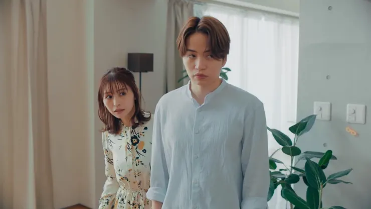 擔心漏餡的「假夫妻」倆