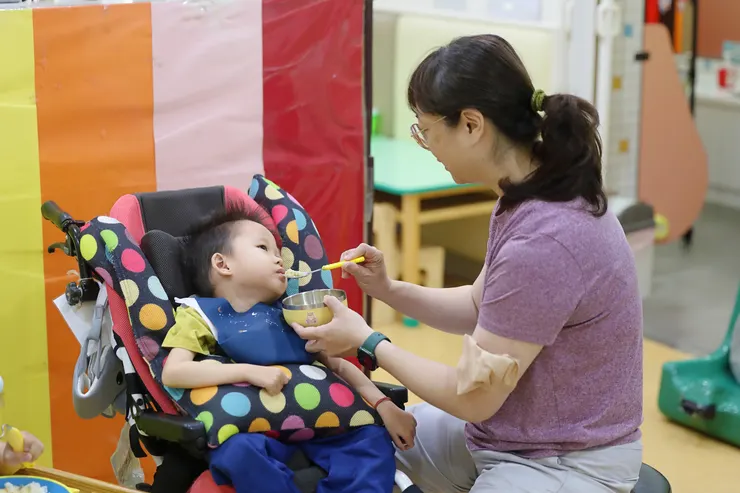 （圖說：樂樂的成長目標，將從「好好吃飯」、「好好睡覺」開始。）