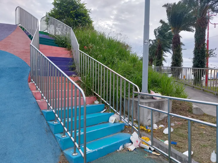 垃圾一堆 / 資料來源：我自己