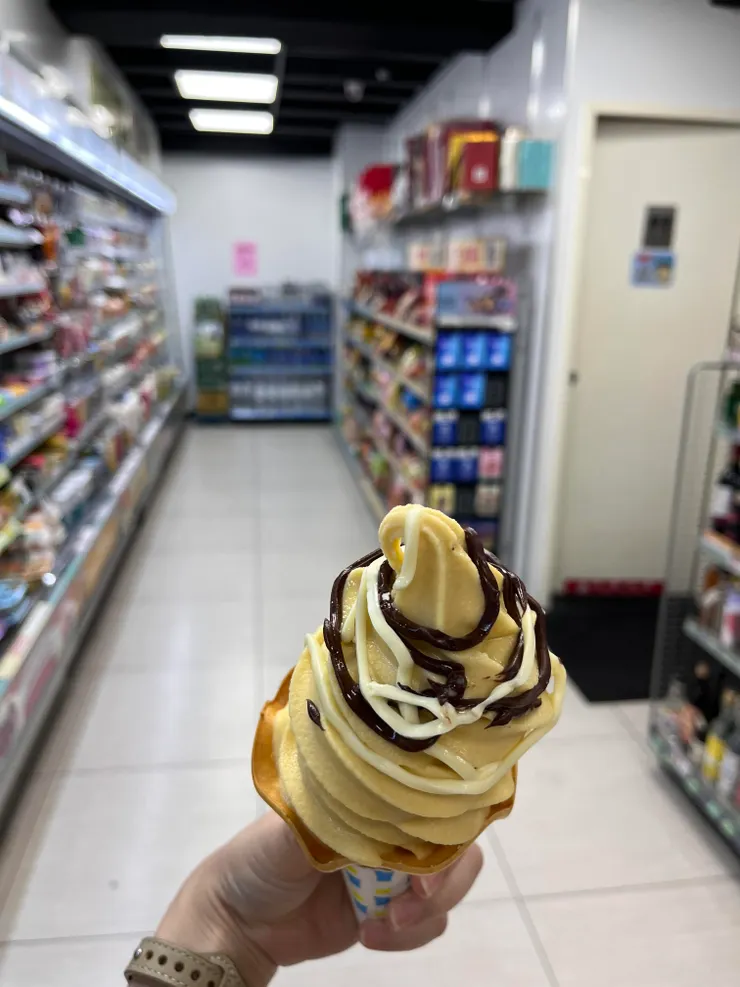 來個上方巧克力醬特寫！