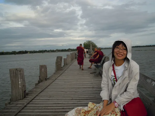 放眼望去沒有看到涼亭，就是一群大風吹得亂七八糟的人