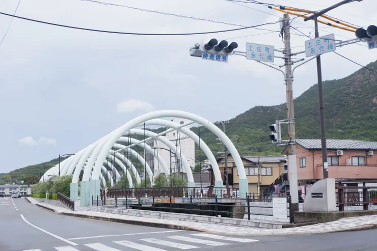 海峽最狹窄處有座永代橋