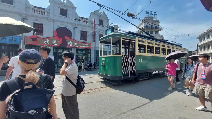 功夫的眼鏡仔坐的那台車