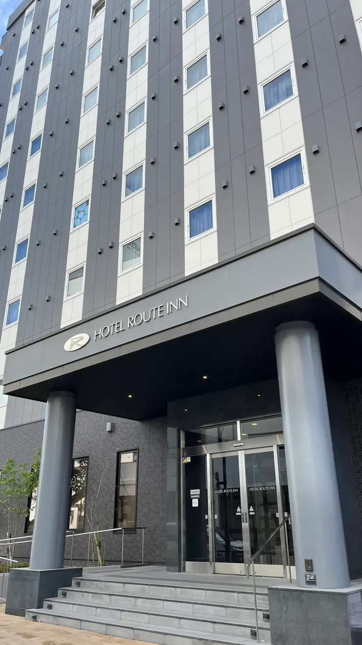 旅館外觀看起來也還算新。