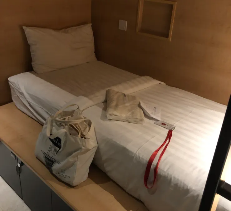這間青旅真的大推，即便跟10 多個人睡在一起，也絲毫沒有感覺，隱私做得很好