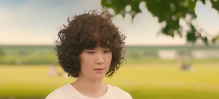 這是和男孩野餐時候的小凪，讓慎二在他家門口等了老半天，正在和其他男孩約會！