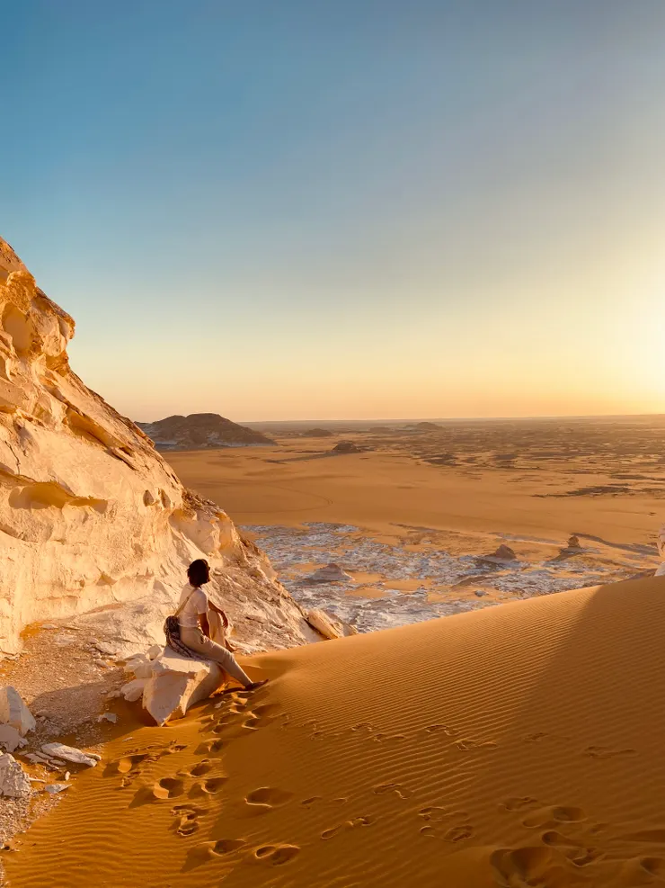 「這裡的日落很美，你們帶著水上去看看，結束後走下來，我們今晚在這區紮營」- 屏息以待，深怕錯過任何一秒的變化，是我見過最美的日落