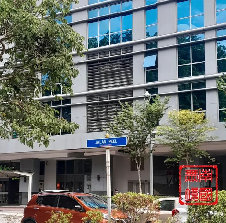 Sunway Velocity 左側的啤律路牌。-攝於2025年7月14日。