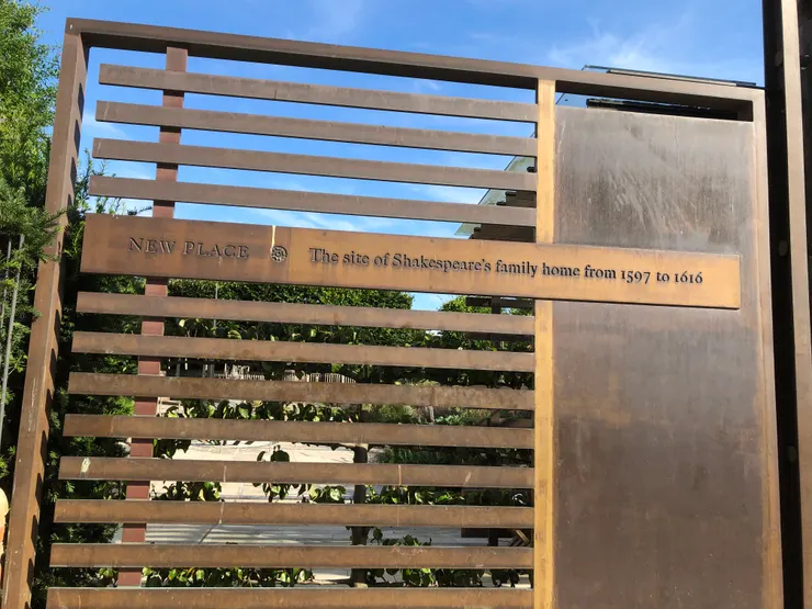 莎翁從倫敦退休回故居後購買的新宅坐落處