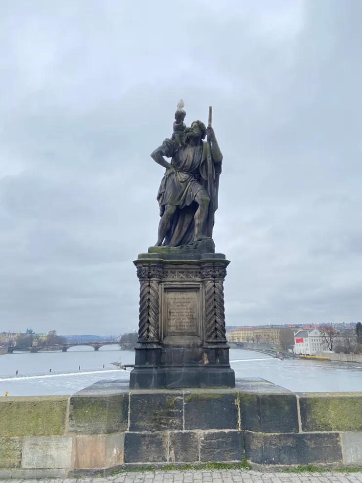 雕像作品名:你怎麼在這XD